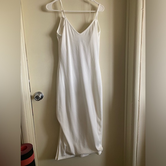 SNDYS Georgie Midi Dress in White. Size Large. - Picture 2 of 5